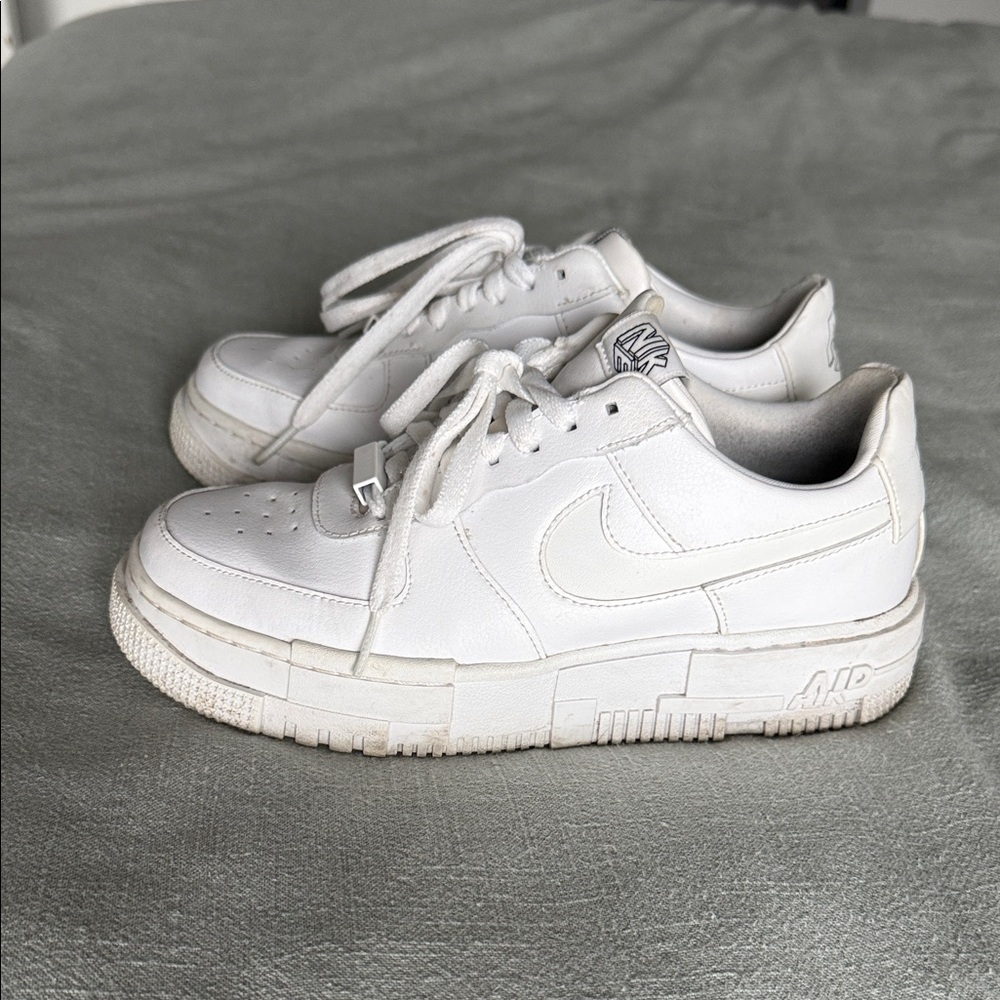 Nike Air Force 1 Pixels